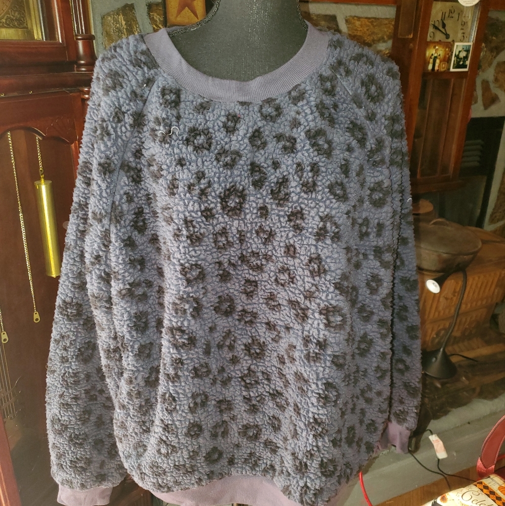 Women's sweatshirt